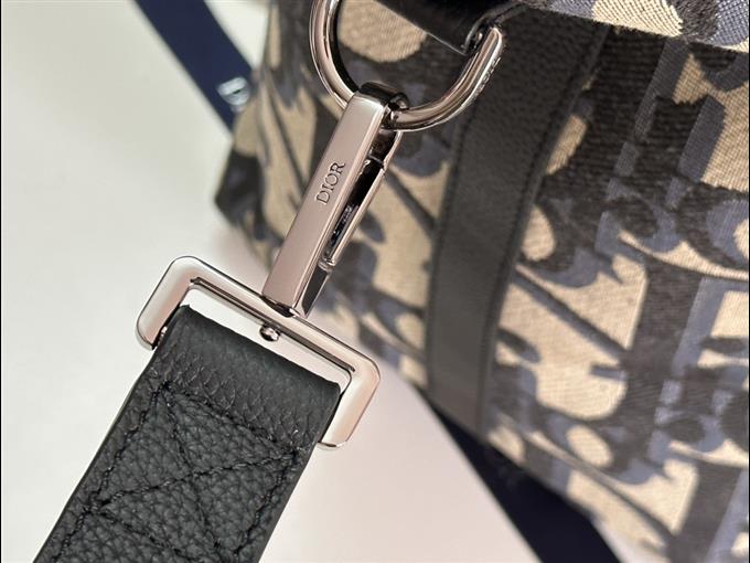 2025228Y 700P203146844